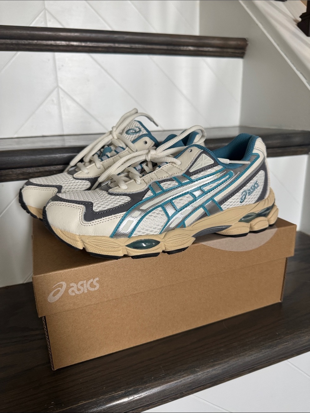 ASICS GEL NYC Women’s Cream/ Blue Teal Sneakers size 7